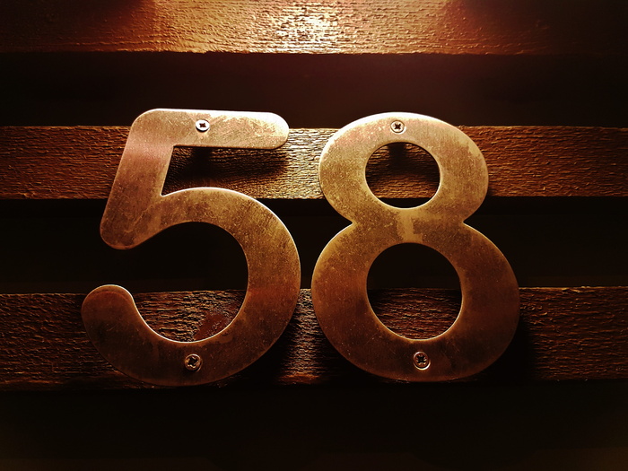 数字、符号、数学、数字、金属、木材、室内、无人