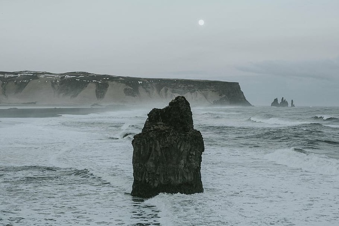 灰度照片，石头，身体，水，自然，风景，海洋，海洋