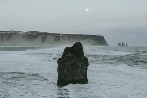 灰度照片，石头，身体，水，自然，风景，海洋，海洋
