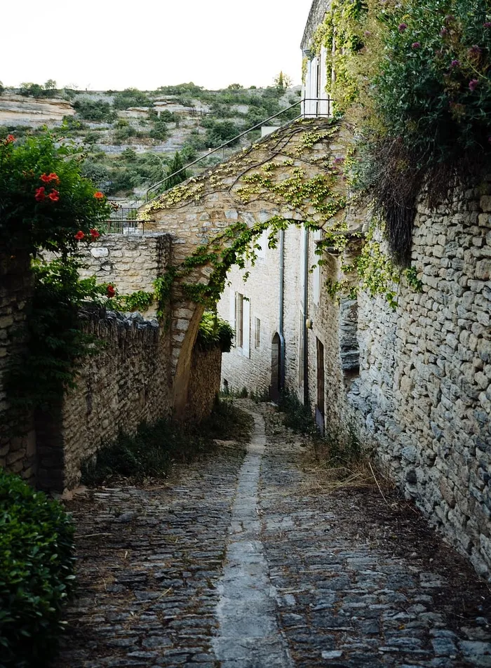 砖砌路面，人行道，小径，人行道，人行道，石板，鹅卵石，户外