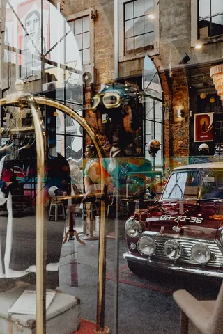 葡萄牙里斯本LX工厂创意区的时髦咖啡馆、设计工作室和商店