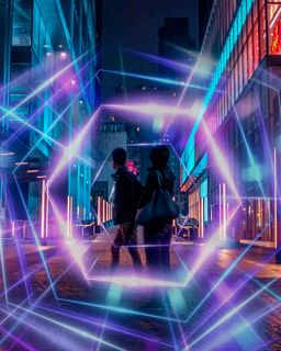 站在大楼附近的男人和女人