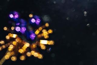 金色和蓝色的圣诞装饰品