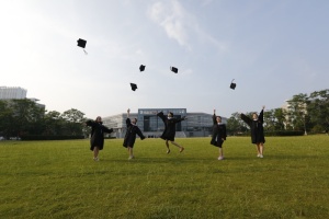 五、人、穿着、学业、着装、毕业、大学、同学