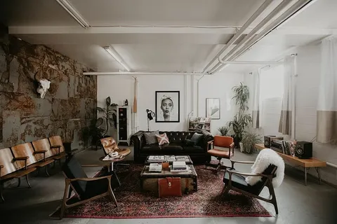 黑色和棕色客厅家具套装