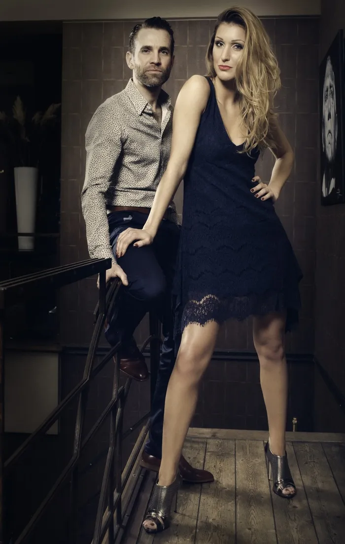 男，女，模特，鞋，男，女，白人，成年人