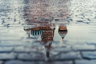 圣巴兹尔大教堂倒映在水面上