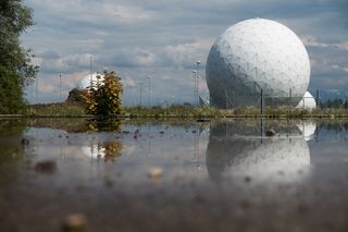 白穹顶结构，雷达，无线技术，信号，信息传输，接收，监听，技术