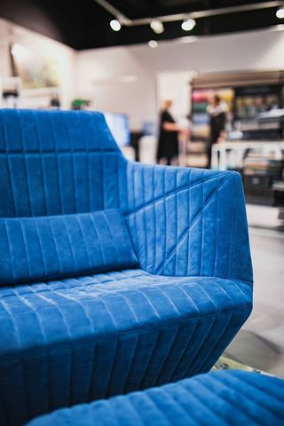 柔软的蓝色沙发