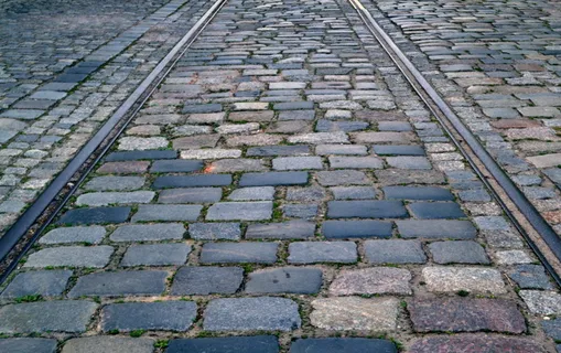 轨道、路面、有轨电车、街道、金属、石头、纪念碑、铁