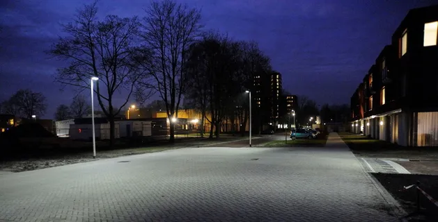 路面反射、格罗宁根、保利土木、夜间、建筑外部、照明、街道、城市