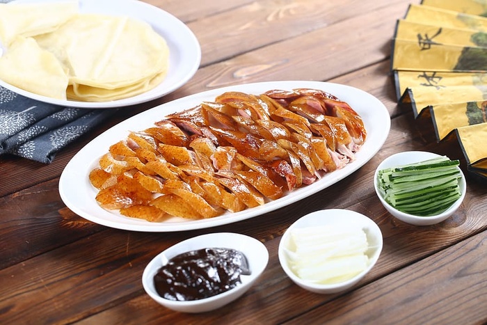 北京烤鸭，烤鸭，食品，食品和饮料，餐桌，新鲜度，木质材料