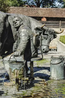 place isny，fountain，flair，cow，fountain中的主题，表示，雕塑，动物表示