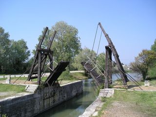 棕色、木质、车身、水、白天、桥梁、卡玛格、阿尔勒