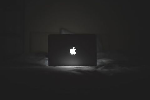 macbook、apple、light、笔记本电脑、电脑、夜晚、床、科技