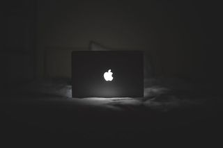 macbook、apple、light、笔记本电脑、电脑、夜晚、床、科技