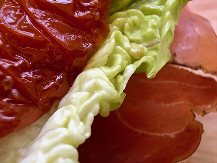 晒干番茄，番茄，橄榄油，生菜，红宝石生菜，沙拉，叶子，火腿