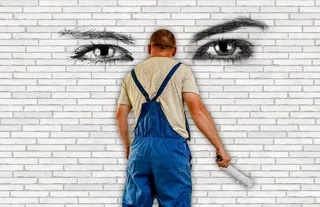 男人，蓝色，工装裤，画家，房屋画家，墙，眼睛，石头