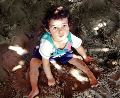 快乐的人，孩子，微笑，女孩，友谊，只有孩子，孩子，看着相机