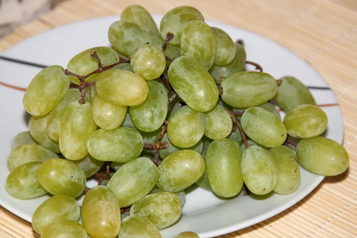 葡萄，水果，绿葡萄，吃，甜，好吃，餐桌上的葡萄，成熟的葡萄
