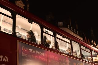 伦敦，英国，威斯敏斯特，通勤者，公共汽车，sonyalpha，街头摄影，通勤