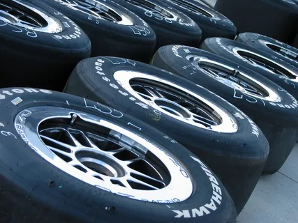 轮胎，赛车，维修站，赛车，车轮，赛车，橡胶，世界其他地区