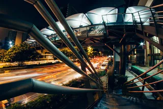 楼梯、灯光、城市、汽车、建筑、桥梁、人行桥、道路