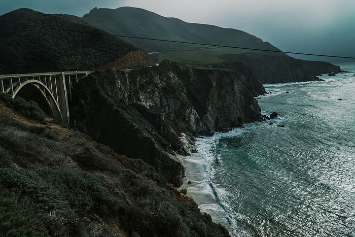 身体，水，山，附近，白天，自然，海岸，海岸