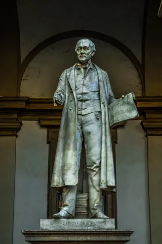 加布里奥·皮奥拉，数学家，物理学家，意大利人，雕像，雕塑，建筑，纪念碑