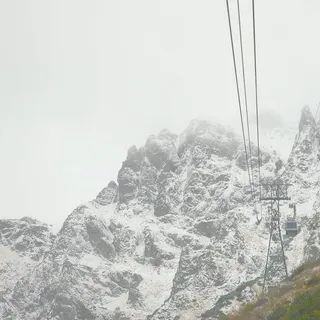 kasprowy wierch，zakopane，kolejka linowa，tatry，Tatri mountains，cable railway，snow on mountain，Mountaint rocks