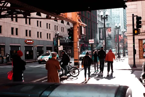 走在路边的人 走在路边的人