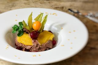 巧克力，巧克力慕斯，奶油，水果，水果，牛奶，巧克力慕斯，食品