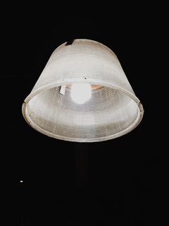 照明设备，黑色背景，室内，工作室拍摄，有照明，无人，低角度视图，电力