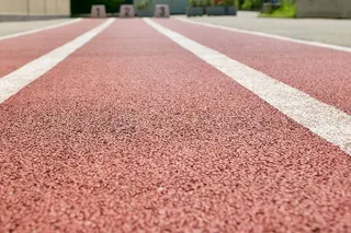 特写摄影，棕色，白色，线条道路，塑料，格子花纹轨道，目标，塑料轨道