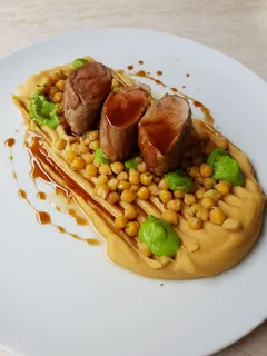食品,猪,处女,鹰嘴豆,奶油,猪处女,鹰嘴豆奶油,主菜 食品,猪,处女,鹰嘴豆,奶油,猪处女,鹰嘴豆奶油,主菜