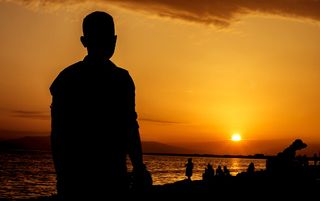 剪影、日落、红色、日光、白天、男性、云、景观