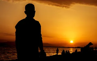 剪影、日落、红色、日光、白天、男性、云、景观