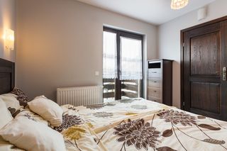 棕色，木制，梳妆台，玻璃门，玻璃，门，舒适，方便