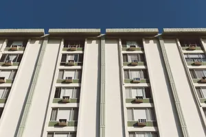 白色、涂漆、公寓、透明、蓝色、天空、白天、建筑