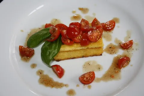 polenta,caprese,沙拉,开胃菜,意大利,罗勒,地中海,美食 polenta,caprese,沙拉,开胃菜,意大利,罗勒,地中海,美食