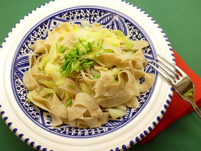 食品，意大利面，厨师，面条，香草，白卷心菜，全麦，香草面条