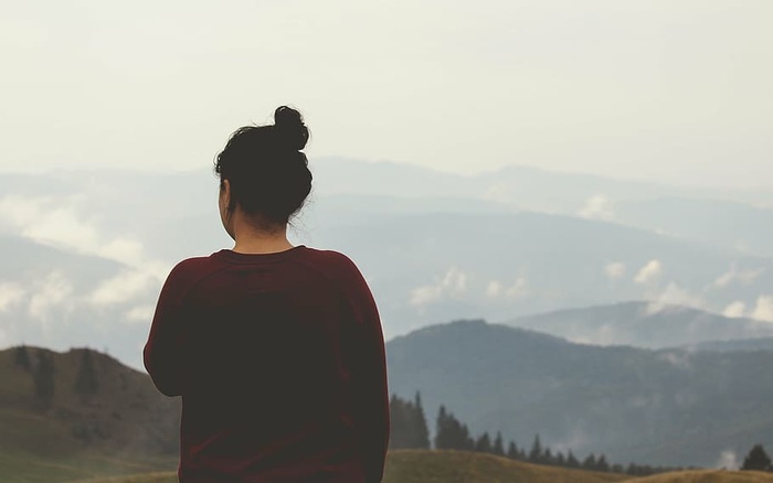 女人，长相，风景，高山，穿着，红色，长袖