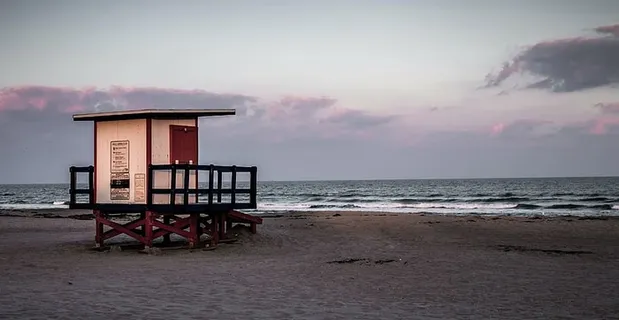 米色、棚屋、正面、海滩、白色、棕色、木质、房屋