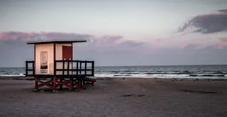 米色、棚屋、正面、海滩、白色、棕色、木质、房屋