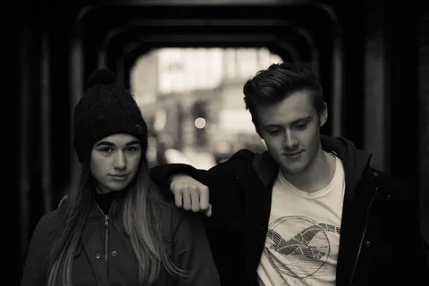 成人、黑白、模糊、男孩、城市、情侣、深色、时尚