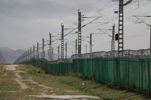 铁路、围栏、铁路、电力线、车站、铁路轨道、工业、电力 铁路、围栏、铁路、电力线、车站、铁路轨道、工业、电力