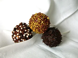 三、巧克力糕点、白、纺织、流行音乐、蛋糕、食品、甜