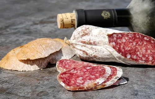 瓶子,旁边,切片,水果,意大利香肠,香肠,切块,大块 瓶子,旁边,切片,水果,意大利香肠,香肠,切块,大块