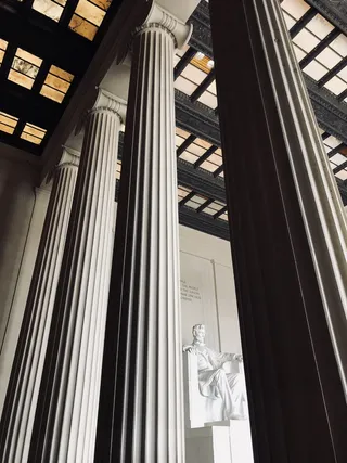 灰色混凝土柱, 亚伯拉罕林肯雕像, 建设, 纪念馆, 架构, 抬头, 林肯, 低角度视图