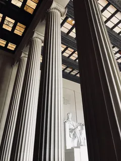 灰色混凝土柱, 亚伯拉罕林肯雕像, 建设, 纪念馆, 架构, 抬头, 林肯, 低角度视图 灰色混凝土柱, 亚伯拉罕林肯雕像, 建设, 纪念馆, 架构, 抬头, 林肯, 低角度视图